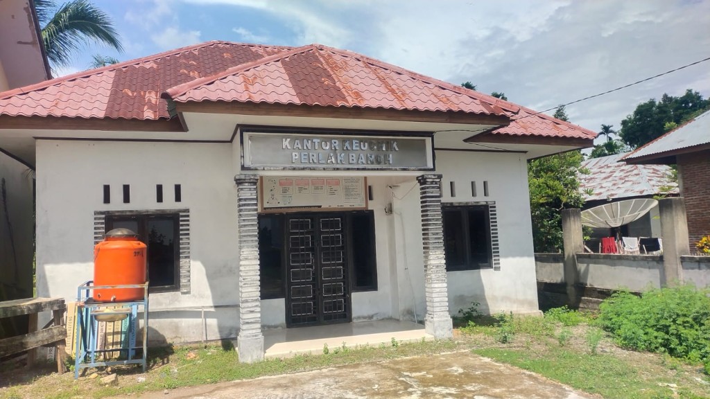 KANTOR KEUCHIK PERLAK BAROH